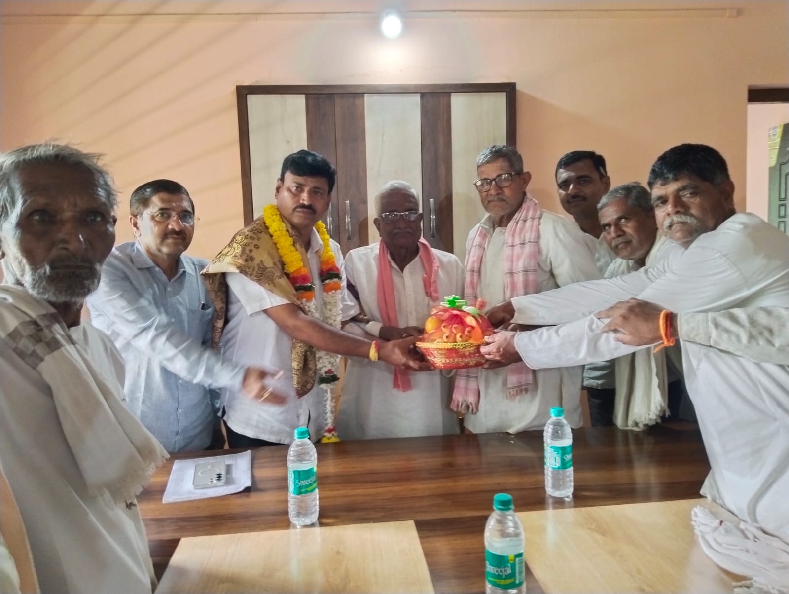 ಹುಣ್ಣಶೀಕಟ್ಟಿಯಲ್ಲಿ DCC ಬ್ಯಾಂಕ್ ನಿರ್ದೇಶಕರಿಗೆ ಆತ್ಮೀಯ ಸನ್ಮಾನ image
